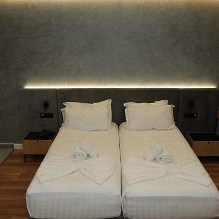Bounty Hotel Golem  Esterno foto