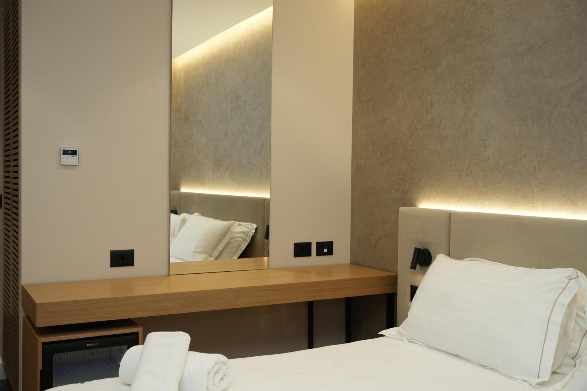 Bounty Hotel Golem  Esterno foto