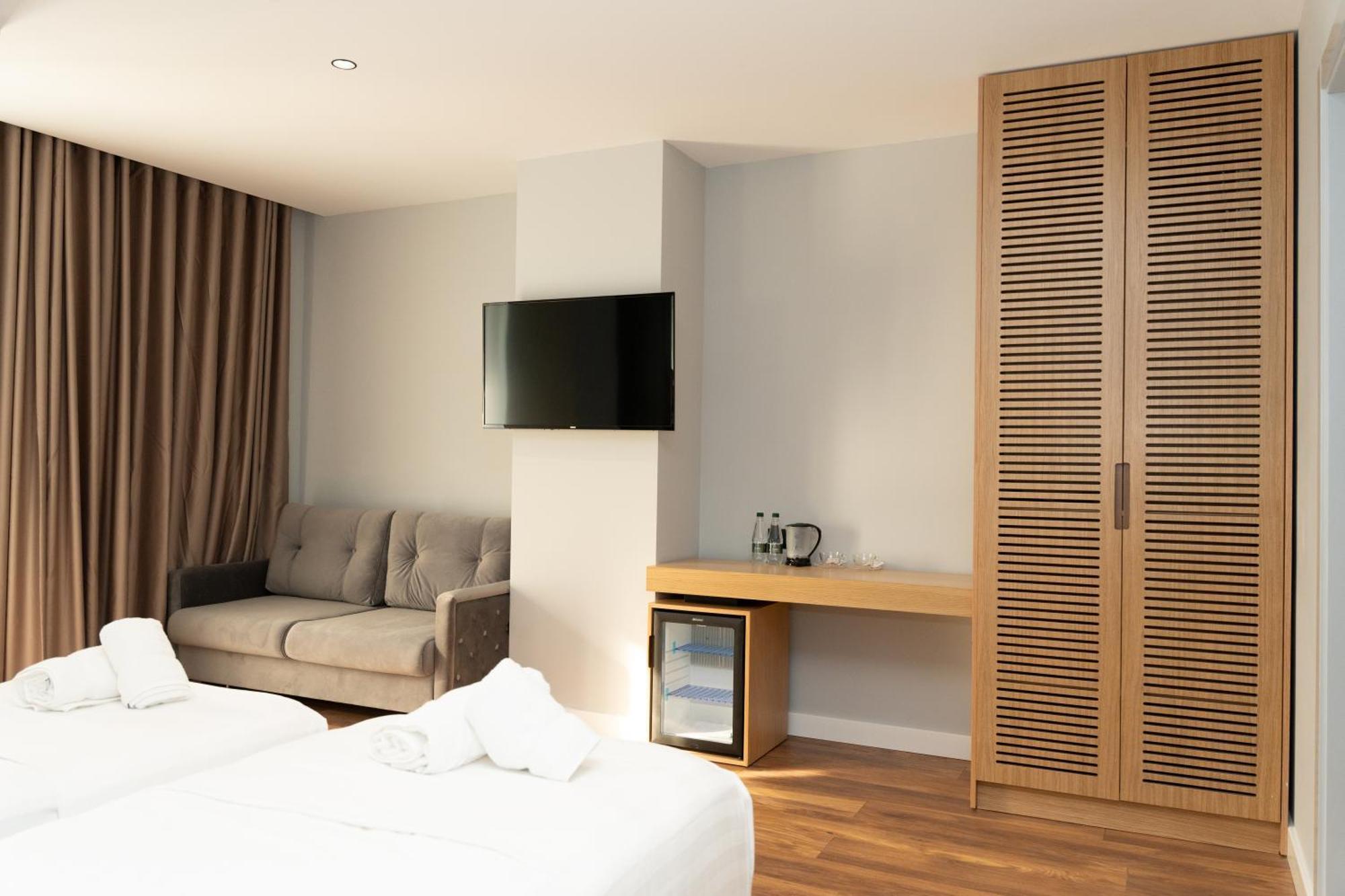 Bounty Hotel Golem  Esterno foto