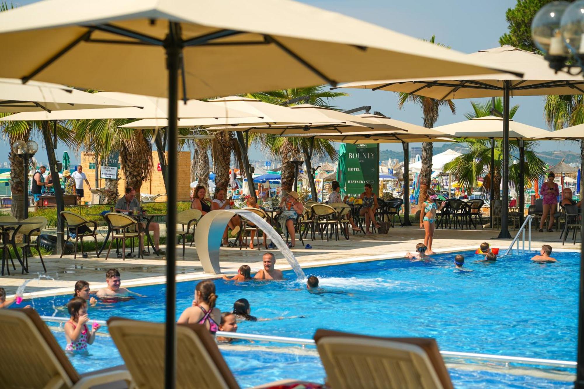 Bounty Hotel Golem  Esterno foto
