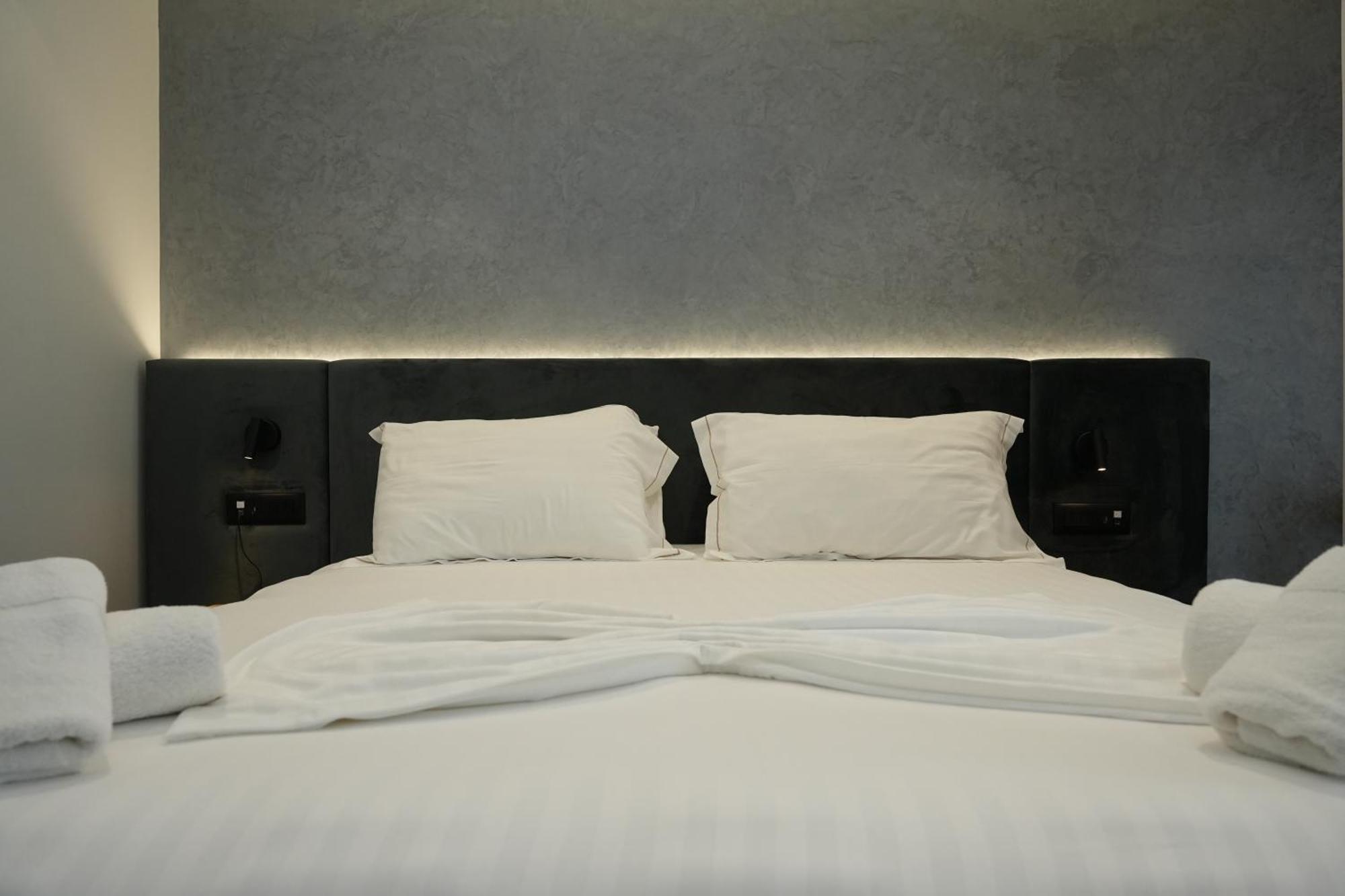 Bounty Hotel Golem  Esterno foto