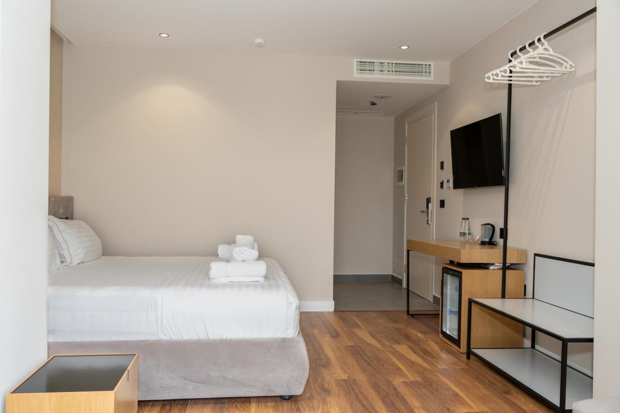 Bounty Hotel Golem  Esterno foto